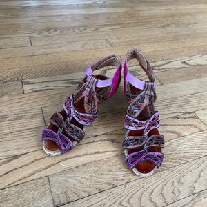 L'Artiste 36 Pink Cutout Leaf Gladiator Heel Sandals